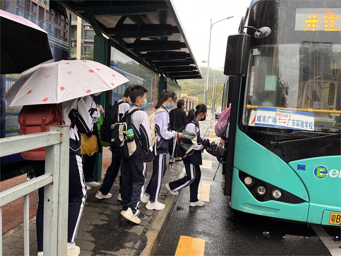 校园专线护航学子求学路.png