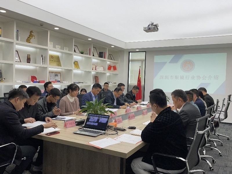 座谈会.jpg