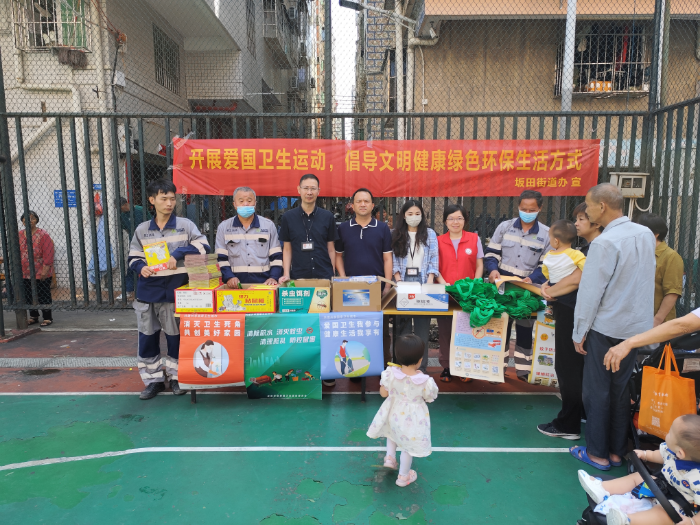 20240514坂田街道开展防蚊灭蚊防控登革热宣传活动照片（象角塘社区）1(1).jpg