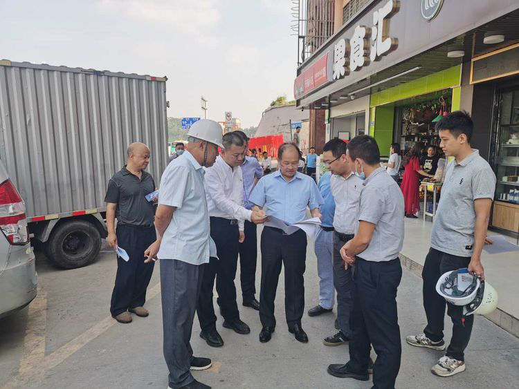 李坚同志强调,环城北路改造项目是打通环城路雪象段瓶颈的重要工程,该