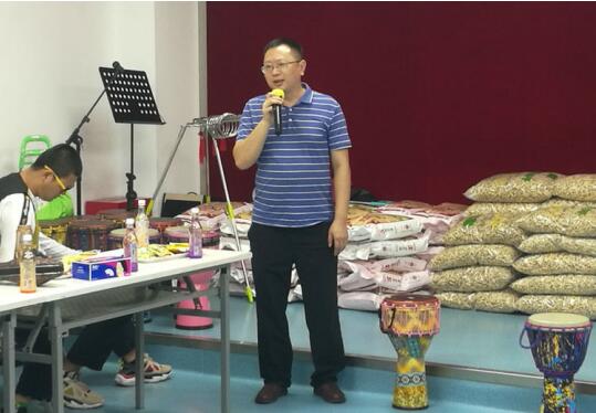南湾街道职康中心负责人张琦同志发表讲话.jpg