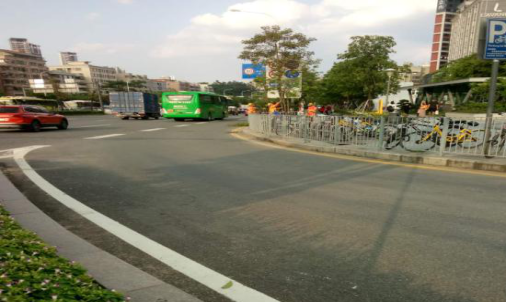 1.布龙路修剪遮挡交通标志树木1.png