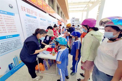 平湖街道多形式全覆盖开展国际禁毒日宣传活动