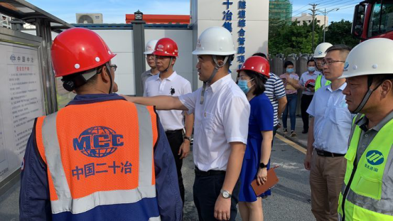 谢云涛副局长带领专班一组现场调研坪地电缆隧道综合管廊项目.png