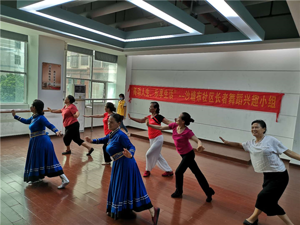 图片二：舞蹈老师带领组员舞蹈节奏练习，完成舞蹈动作.jpg
