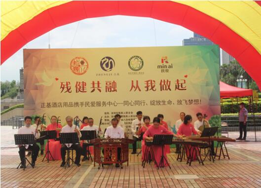 龙城街道残联民乐团演奏.jpg