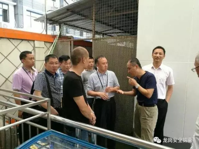 2017年5月19日市区安监部门联合检查加油站安全生产