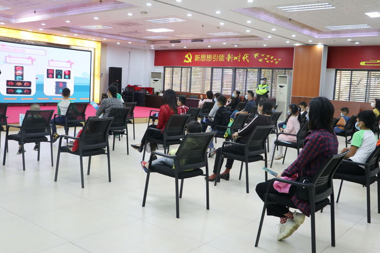 文明实践｜交通安全“必修课” 护航平安出行路 ——怡锦社区开展交通安全亲子教育暨儿童议事会活动.jpg