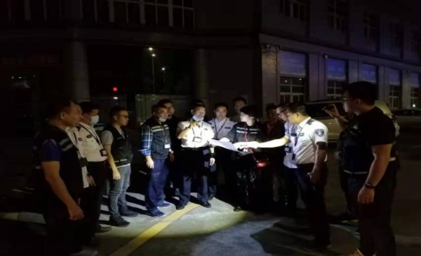 夜间突击执法检查现场照片1.png