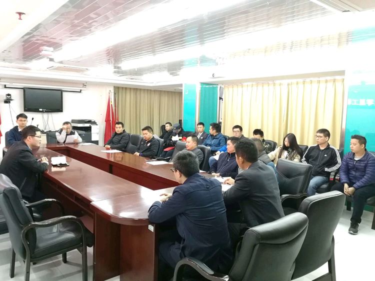 召开零星工程（含装修工程）事故案例警示会 (2)