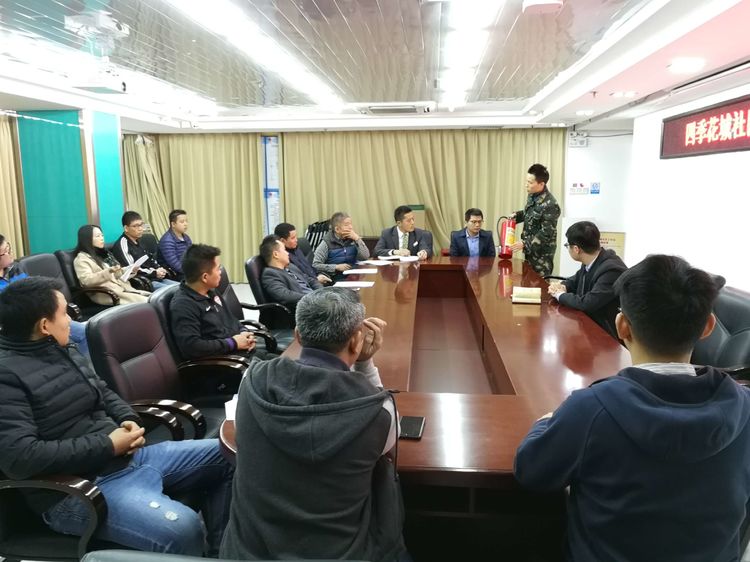 社区消防员现场培训灭火器的操作及使用 (2) 社区消防员现场培训灭火器的操作及使用 (2)