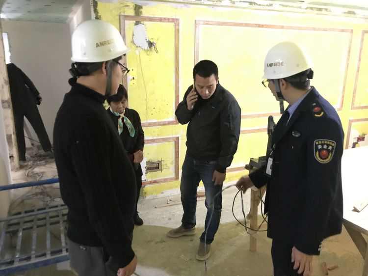 分管副站带队开展零星工程安全排查工作,提高施工人员安全意识,教育工程发包业主,尽一切手段确保业主和作业人员把各项安全措施落到实处 (5) 分管副站带队开展零星工程安全排查工作,提高施工人员安全意识,教育工程发包业主,尽一切手段确保业主和作业人员把各项安全措施落到实处 (5)