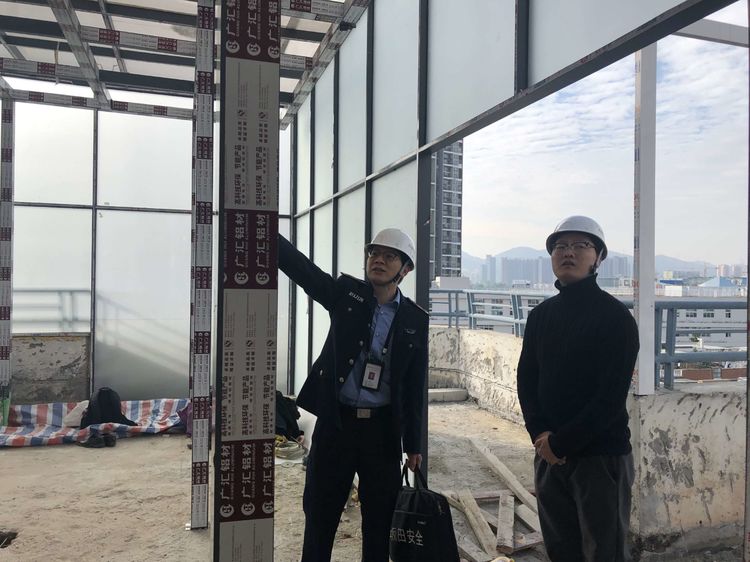 分管副站带队开展零星工程安全排查工作，提高施工人员安全意识，教育工程发包业主，尽一切手段确保业主和作业人员把各项安全措施落到实处