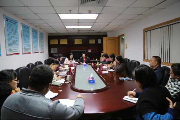 区妇联召开组织生活会