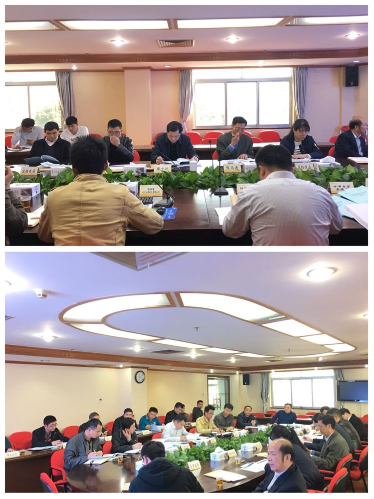 会议主持人少达委员介绍参会人员