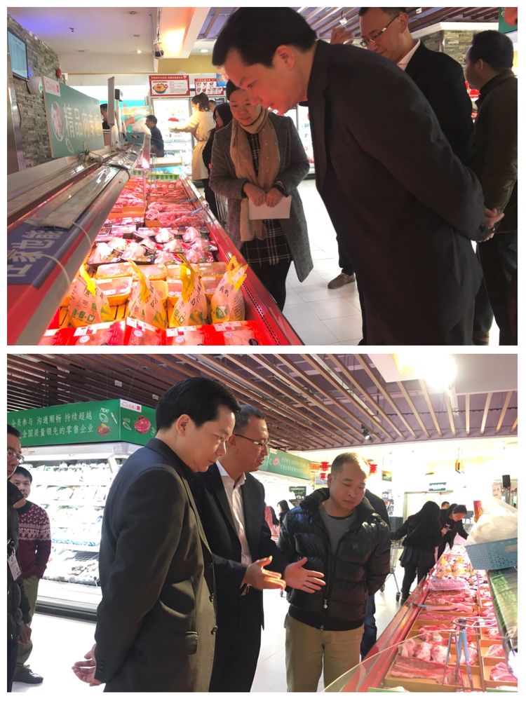 少达委员仔细观察肉制品质量情况