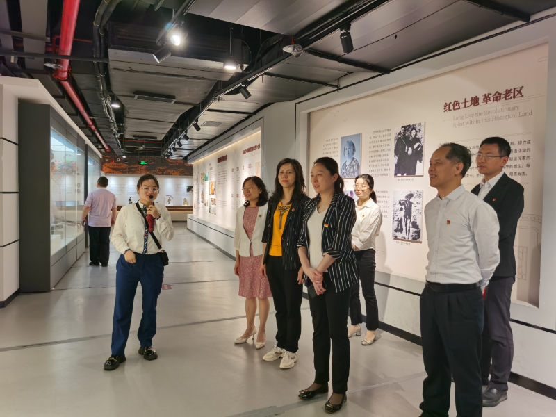 6-龙岗区机关事务管理局前往甘坑客家小镇开展参观学习活动B.jpg