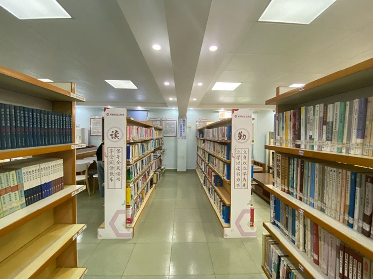 龙西社区图书馆.jpg