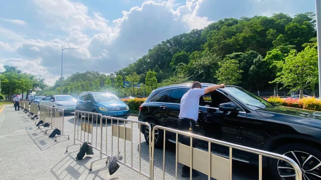 20250625暴雨骄阳淬精兵 安保守护显担当 ——龙岗区保安公司为学子保驾护航-2.jpg