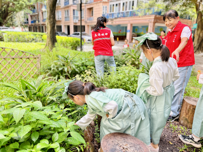 指尖绽非遗之花，童心酿文化之蜜：四季花城社区非遗研学营让千年技艺在童趣中 “活” 起来.doc_7