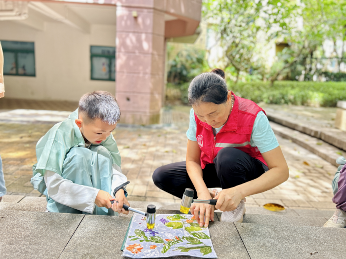 指尖绽非遗之花，童心酿文化之蜜：四季花城社区非遗研学营让千年技艺在童趣中 “活” 起来.doc_10