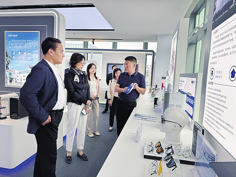 龙岗：与企同行 乘“圳”破浪