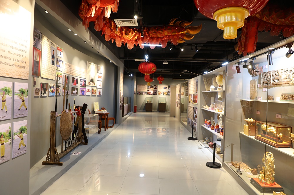 龙岗区文化馆非遗展厅2.JPG