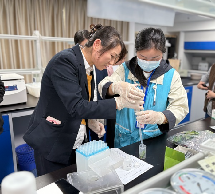 宝龙街道开展食品安全快检室市民开放日活动