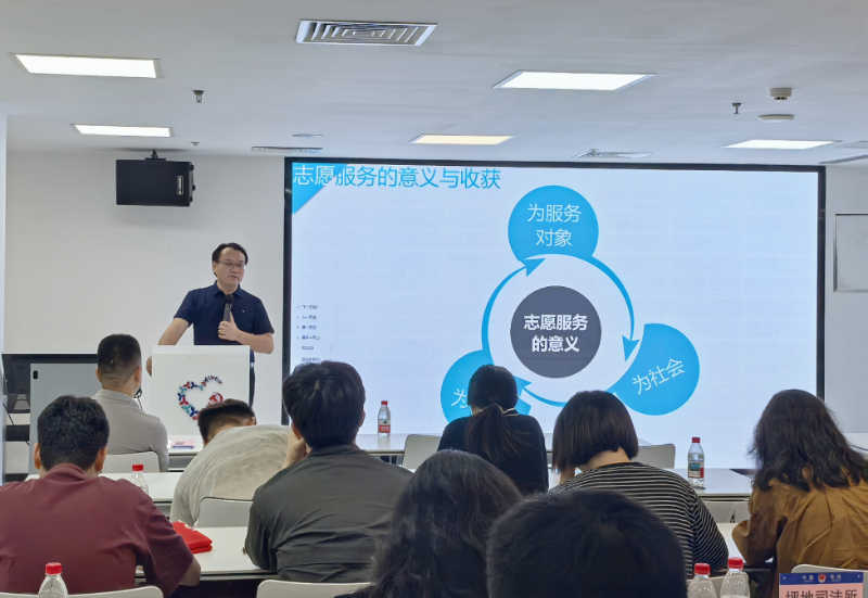 龙岗区首期志愿队伍培训.jpg