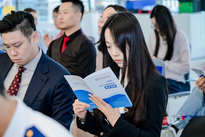 9. 企业在场观看龙岗涉外法治服务联盟服务指南.jpeg