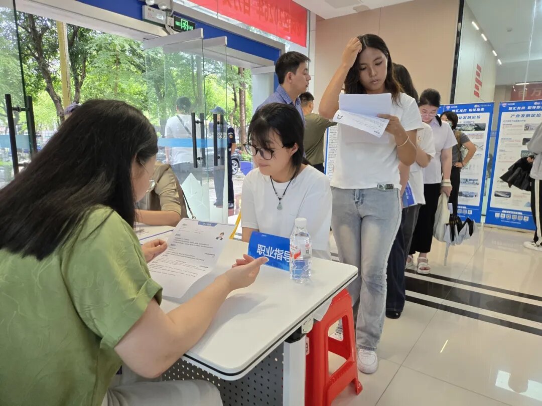 20260918党建引领聚才赋能，龙岗系列线下公益招聘全力护航产业人才发展-1.jpg
