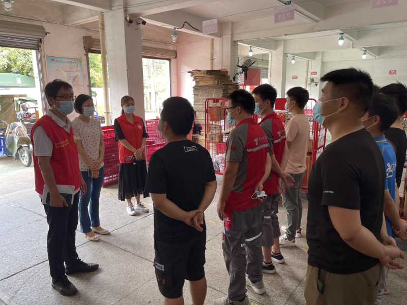 为快递小哥开展减压指导.jpg