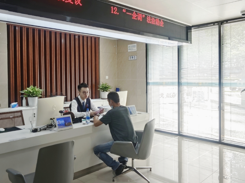 龙岗区“一企业”法治助企服务窗口.jpg