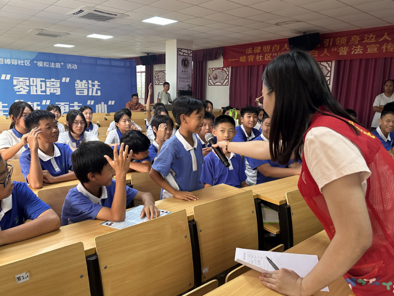 1.嶂背社区法律明白人工作室开展“模拟法庭”进校园活动.png